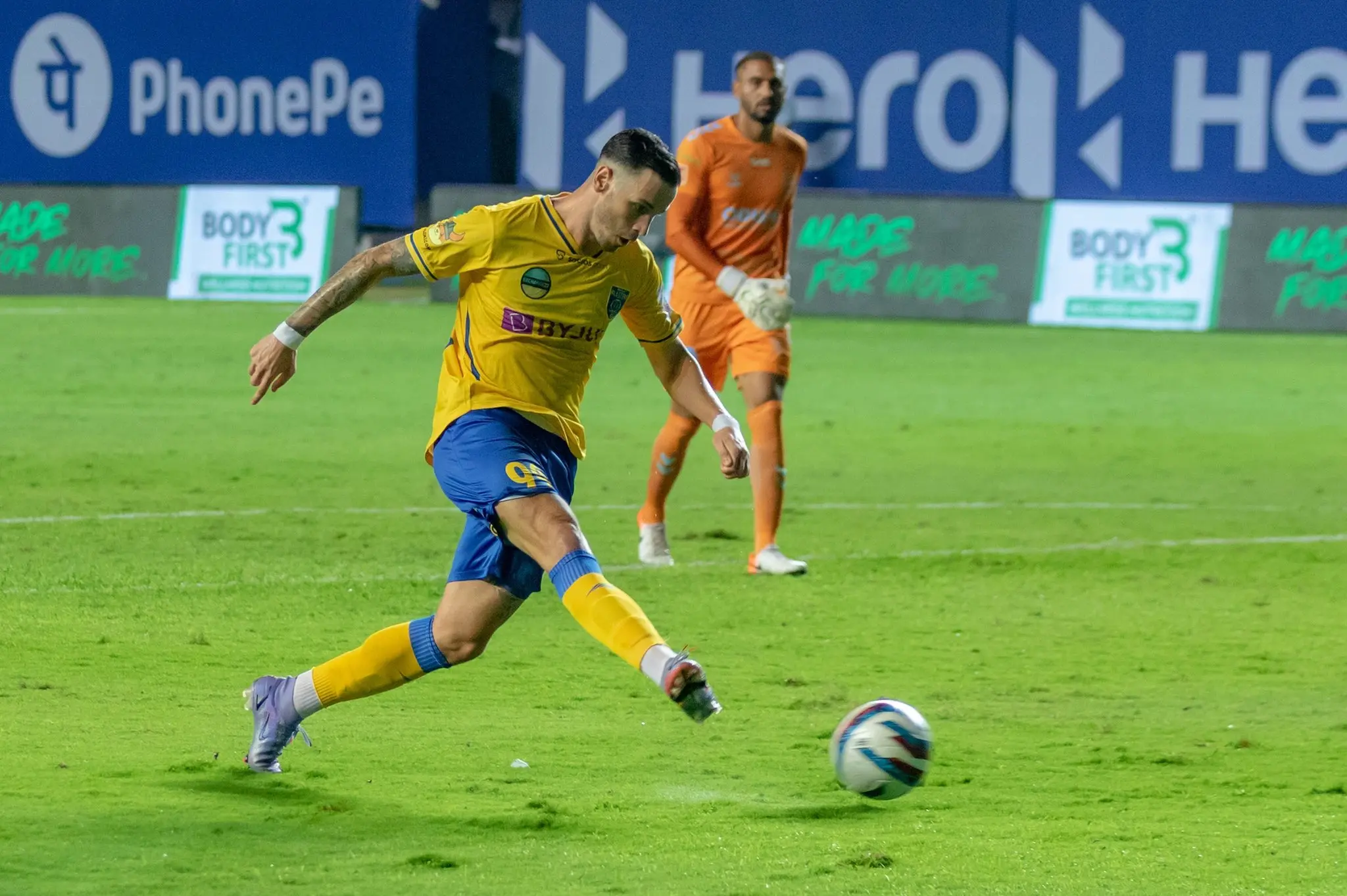 Álvaro Vázquez scores. Photo: Twitter|IndianSuperLeague
