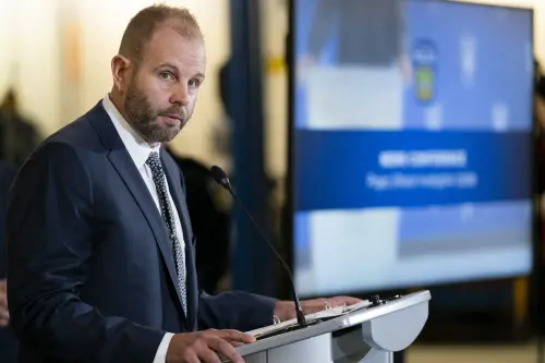 Peel Police Detective Sergeant Mike Mavity speaks to the media at a press conference regarding Project 24K a joint investigation into the theft of gold from Pearson International Airport, in Brampton, Ontario. l Photo: AP