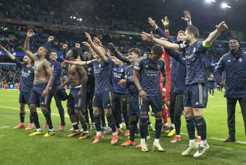 Real Madrid celebrate victory in front of their fans during the Champions League quarterfinal second leg soccer match between Manchester City and Real Madrid at the Etihad Stadium in Manchester, England. l Photo: AP