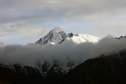 Unseasonal snowfall, heavy rains lash Ladakh; IMD issues red alert