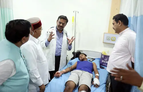 Karnataka Governor Thaawarchand Gehlot meets those injured in the Bengaluru cafe blast, in a city hospital, on Friday. (ANI Photo)
