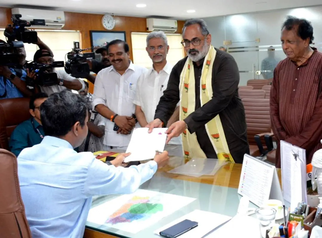 രാജീവ് ചന്ദ്രശേഖര് നാമനിര്ദേശ പത്രിക സമര്പ്പിക്കുന്നു |ഫോട്ടോ:ANI