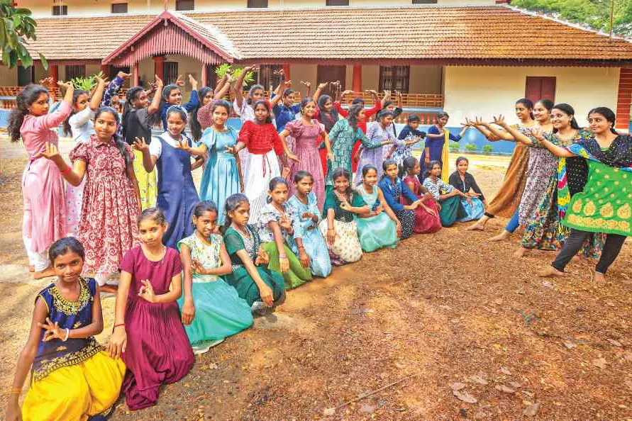 Idukki children's cultural exploration: Mohiniyattam training at Kalamandalam