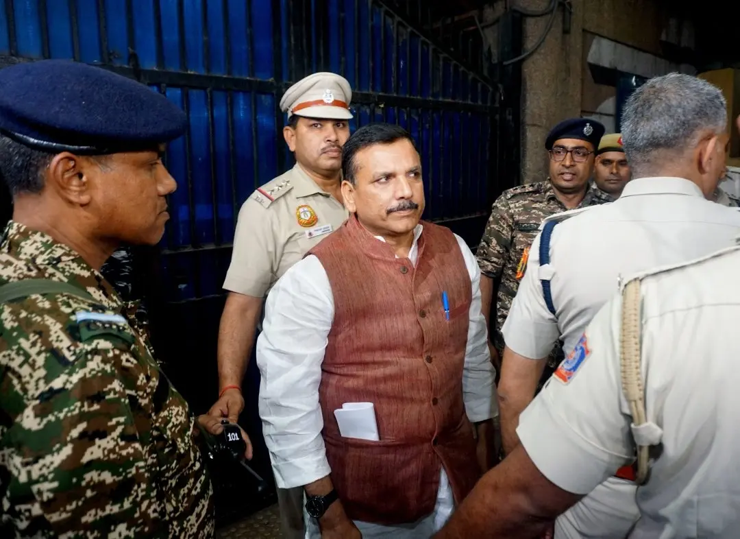 സഞ്ജയ് സിങ് ജയിലിന് പുറത്തേക്ക് വരുന്നു | Photo: PTI