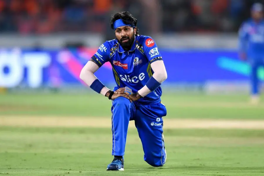 Sanjay Manjrekar asks Wankhede crowd to \"behave\" as fans boo MI skipper Pandya