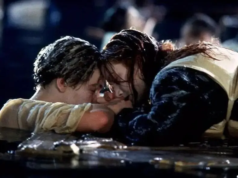 The scene from Titanic movie
