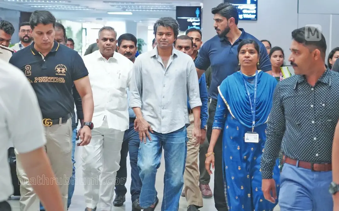 തമിഴ് നടൻ വിജയ് പുതിയ സിനിമയുടെ ചിത്രീകരണത്തിനായി തിരുവനന്തപുരത്തെത്തിയപ്പോൾ | ഫോട്ടോ: മാതൃഭൂമി