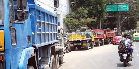 The seized tipper lorries in front of the Pattom Traffic Station | Photo: Mathrubhumi