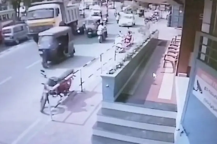 Another tipper lorry accident: man in scooter loses life