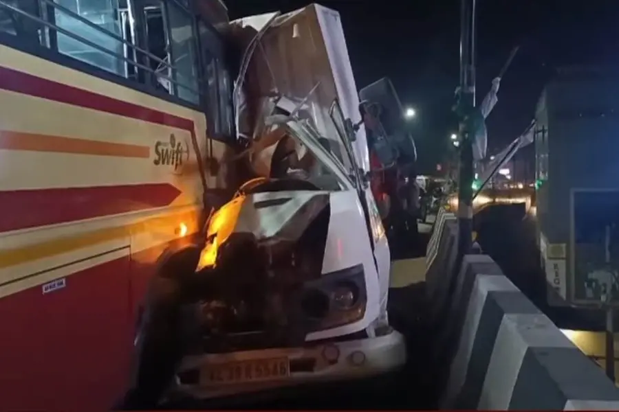 SWIFT bus-pickup van collision in Edappal leaves one dead, 10 injured