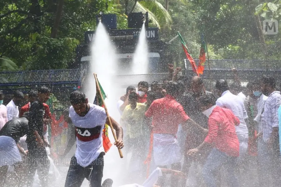 State-wide protest demanding Jaleel's resignation; lathi charge, clashes in TVM