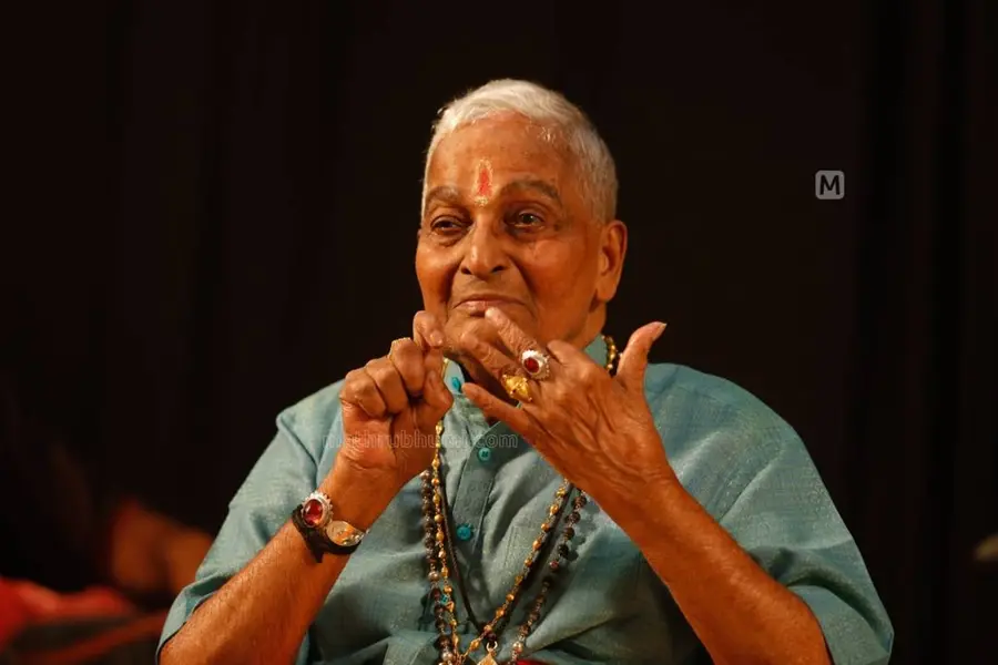 'ആ ഗോപിയല്ല ഈ ഗോപി';സുരേഷ് ഗോപിയെ അനുഗ്രഹിച്ചുള്ള പത്മഭൂഷണ്‍ വേണ്ടെന്ന് കലാമണ്ഡലം ഗോപി ആശാന്‍