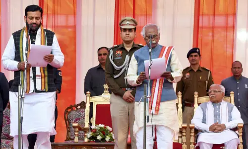 Haryana Governor Bandaru Dattatreya administers the oath to BJP leader Nayab Singh Saini as chief minister of Haryana, at Raj Bhavan, in Chandigarh, on Tuesday. (Photo: PTI)