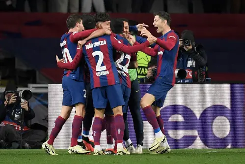 Barca beats Napoli to reach Champions League quarters