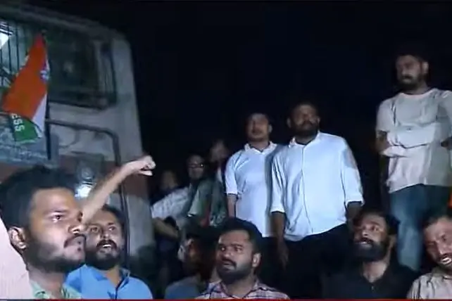 Protest against CAA: YC workers block Malabar Express at Kozhikode