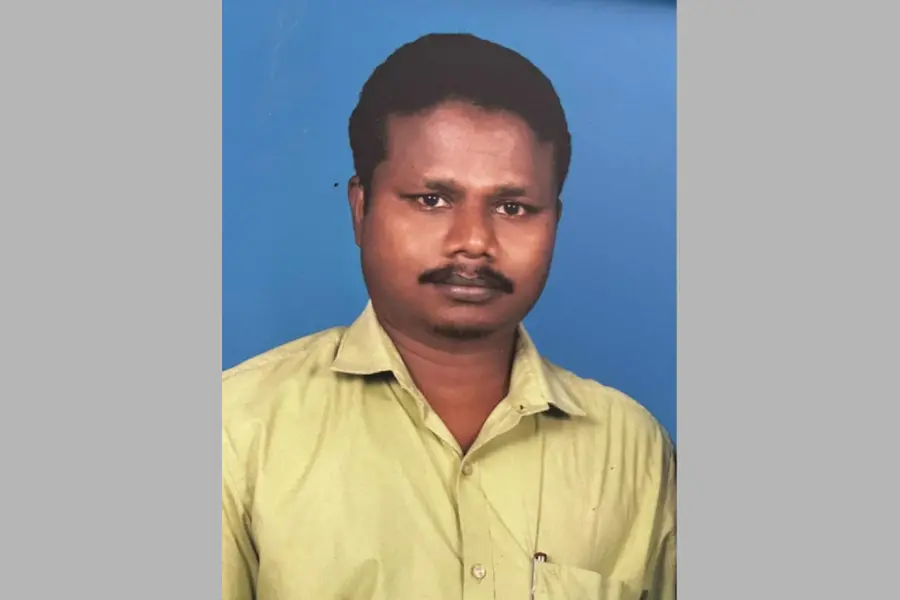 അടൂരിൽ വില്ലേജ് ഓഫീസർ വീടിനുള്ളിൽ തൂങ്ങിമരിച്ച നിലയിൽ