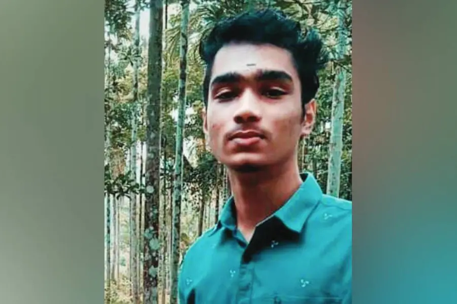 കോളേജ് ഹോസ്റ്റലിൽ മകന്റെ ദുരൂഹമരണം; രണ്ടുവർഷമായിട്ടും അന്വേഷണം എങ്ങുമെത്തിയില്ല, ചോദ്യങ്ങളുമായി അമ്മ