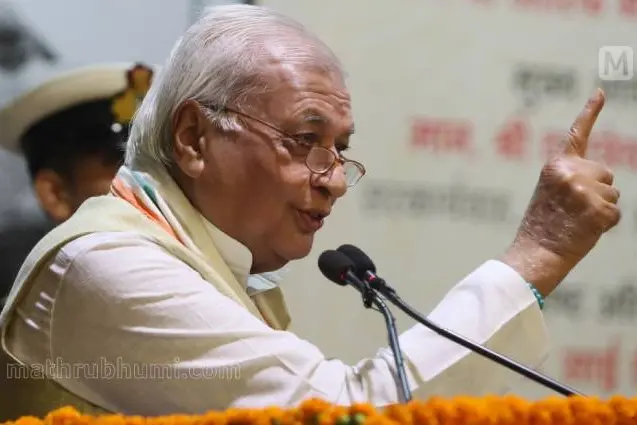 Kerala Guv ousts VCs of Calicut, Sanskrit varsities