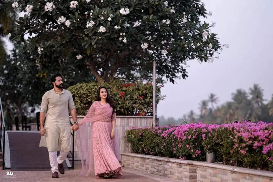 Actress Bhama looks stunning in her engagement pics