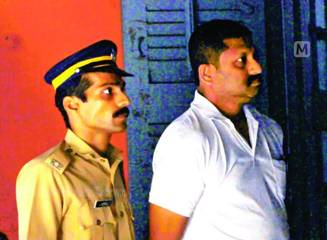 When Koodathai Case accused M S Mathew was brought to the court (file photo) | Mathrubhumi