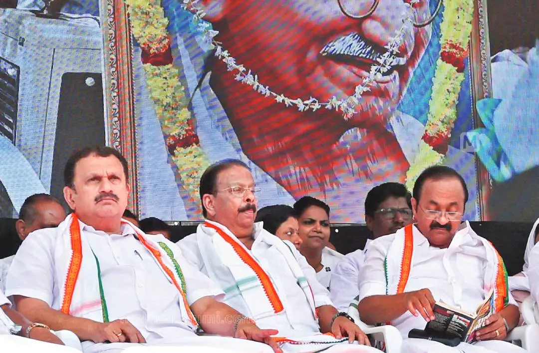 കെ.മുരളീധരന്,കെ.സുധാകരന്, പ്രതിപക്ഷ നേതാവ് വി.ഡി.സതീശന് എന്നിവര് |ഫോട്ടോ:മാതൃഭൂമി