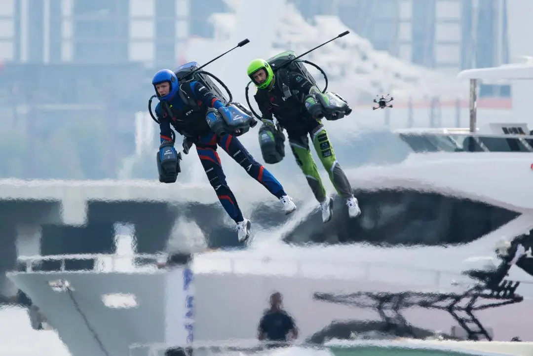 Jet suit pilots race in Dubai