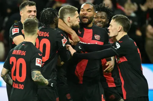 Bayer Leverkusen's German midfielder #08 Robert Andrich (C) celebrates after the 2-1 goal with his team-mates during the German first division Bundesliga football match between Bayer 04 Leverkusen and Mainz 05 in Leverkusen, western Germany. (Photo: AFP)