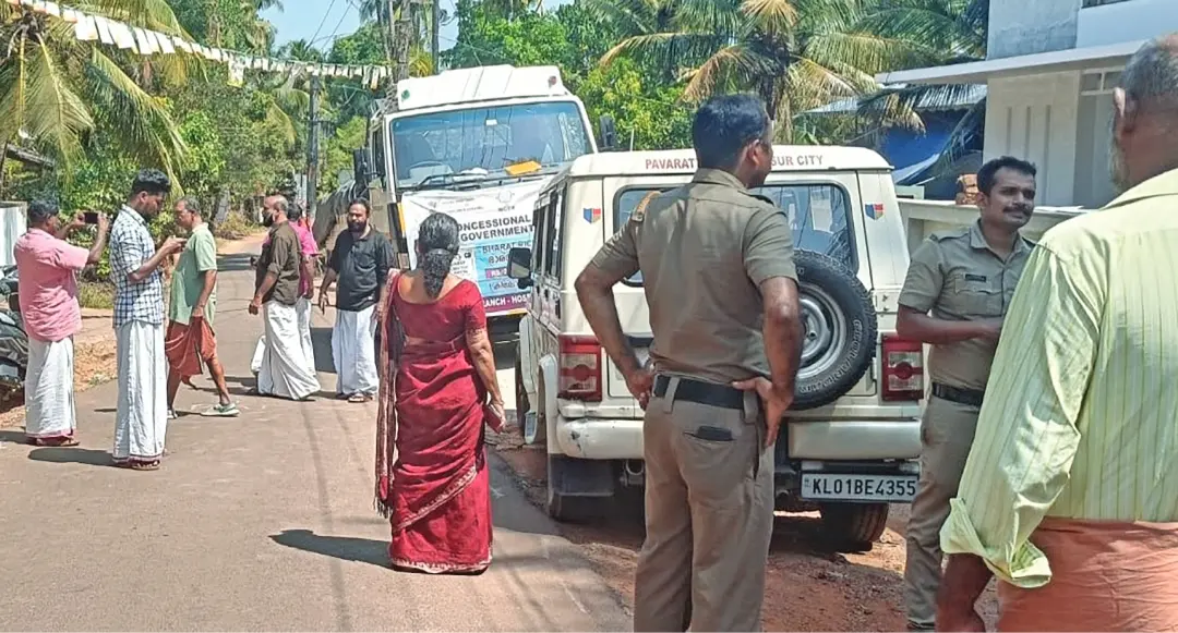 Police stopping the 'Bharat Rice' distribution in the seventh ward of Mullassery panchayath. (Photo: MBI)
