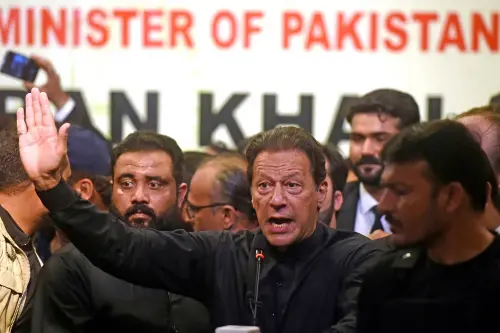 Imran Khan (C) I AFP
