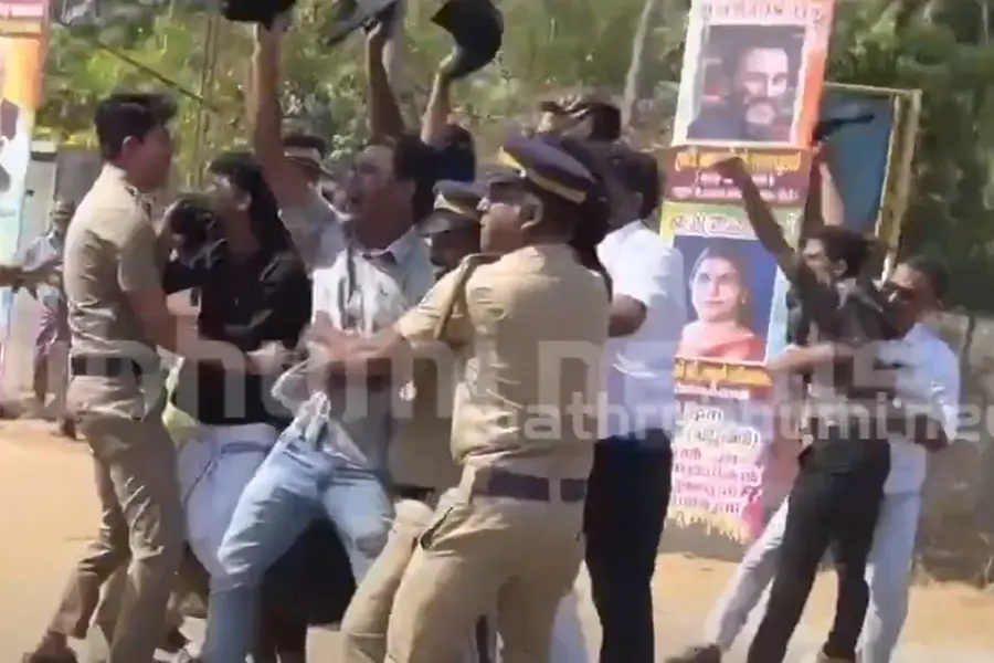 Black flag protest against Guv Khan; 14 SFI activists taken into custody