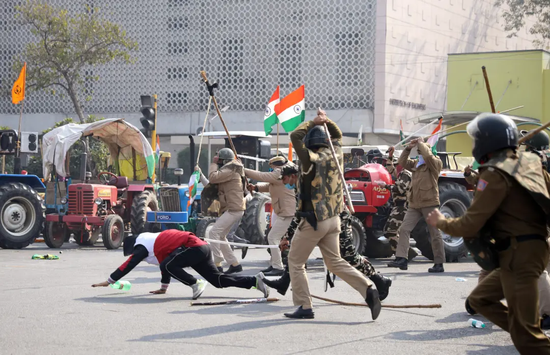 Police lathi charge protesters in Delhi | Photo: ANI