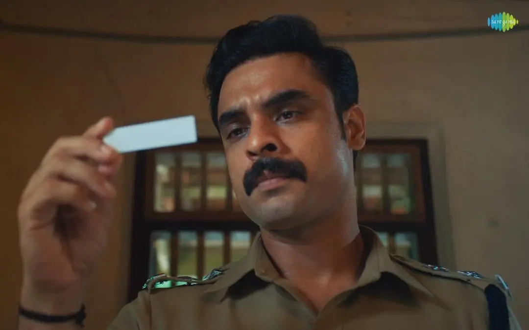 Tovino Thomas in 'Anweshippin Kandethum'. (screengrab)