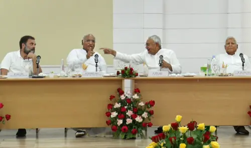 Bihar Chief Minister and Janata Dal (United) leader Nitish Kumar with RJD chief Lalu Prasad, Congress President Mallikarjun Kharge and Congress leader Rahul Gandhi during the opposition parties' meeting, in Patna, Friday, June 23, 2023 | Photo: PTI