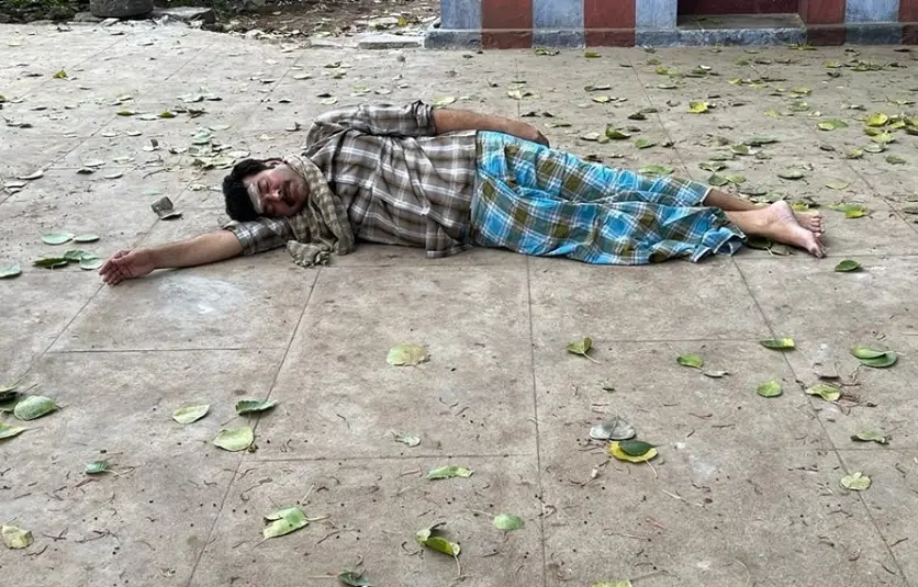Mammootty sleeping at 'Nanpakal Nerathu Mayakkam' sets | Photo: facebook/george s