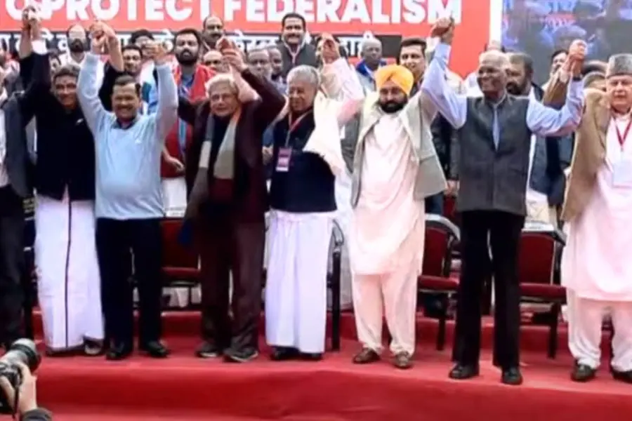 This is a fight to protect federalism, says Pinarayi in Jantar Mantar