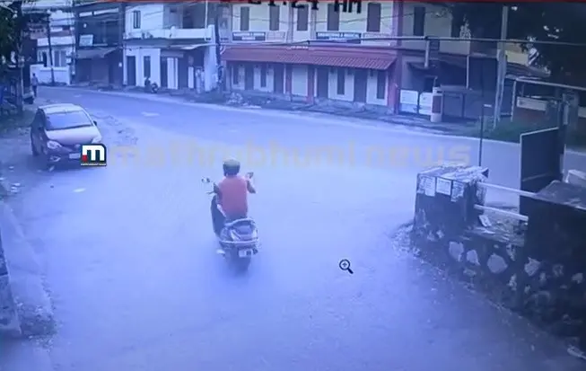 CCTV image of Sreejith | Photo: Screengrab/Mathrubhumi News