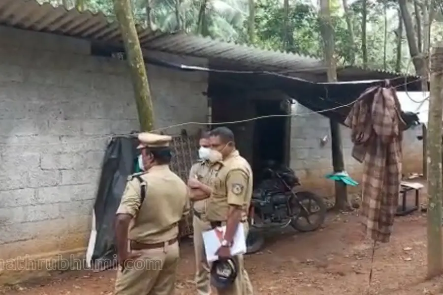 അമ്പൂരിയില് ഗൃഹനാഥന് വീട്ടിനുള്ളില് വെട്ടേറ്റ് മരിച്ചനിലയില്; ഭാര്യ കസ്റ്റഡിയില്