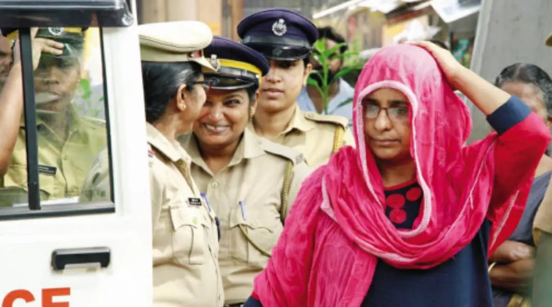 കൂടത്തായി കേസിലെ ഒന്നാംപ്രതി ജോളിയെ കൊയിലാണ്ടി കോടതിയില്‍ ഹാജരാക്കാന്‍ എത്തിച്ചപ്പോള്‍ | ഫയല്‍ചിത്രം | മാതൃഭൂമി
