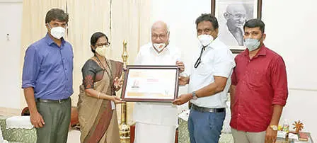Kerala Governor Arif Mohammad Khan gives his consent letter to Dr Sara Varghese, state convener for Mrithasanjeevani and medical college principal and Dr. Noble Gracious, state nodal officer for Mrithasanjeevani.