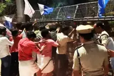 കോഴിക്കോട് NIT-യിൽ വിദ്യാർഥി പ്രതിഷേധത്തിനിടെ സംഘർഷം; പോലീസ് ലാത്തി വീശി, SFI പ്രവർത്തകർക്ക് പരിക്ക്