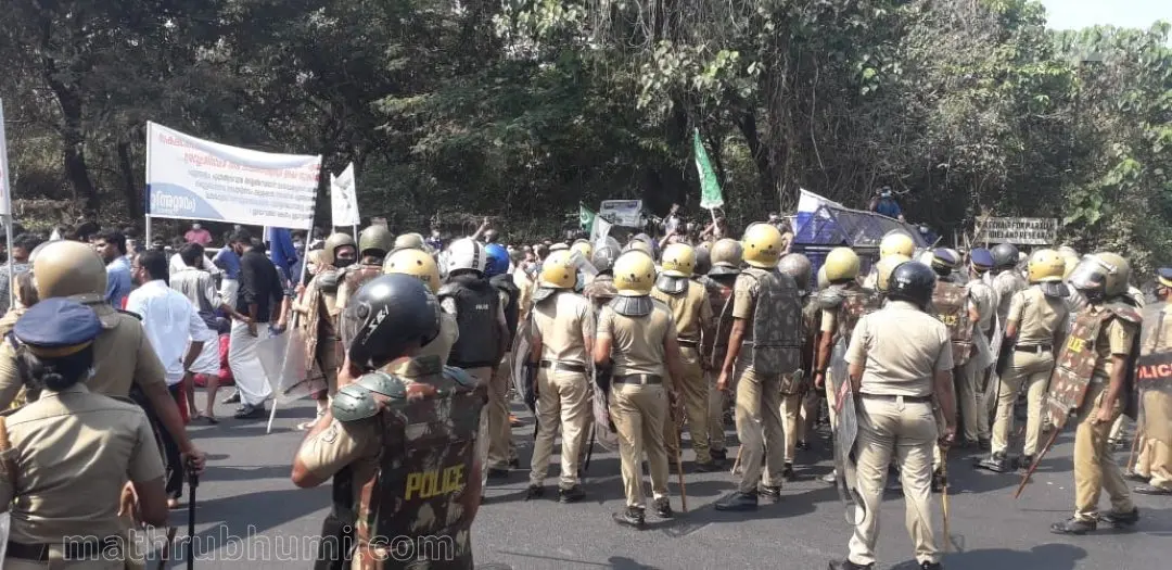 Protesters blocking national highway