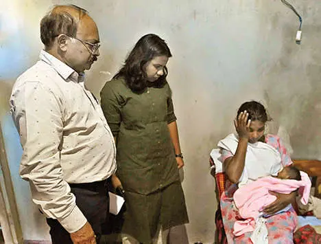 State SC ST Commission chairman BS Maoji visits Viswanathan's wife | Photo: Mathrubhumi