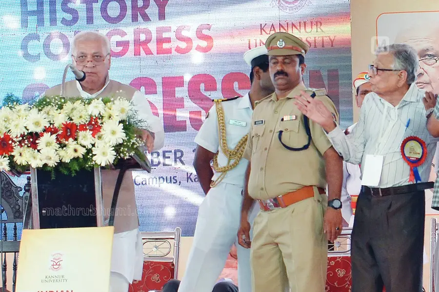 Kerala Governor alleges 90-yr-old Prof Irfan Habib tried to physically assault him at 2019 event