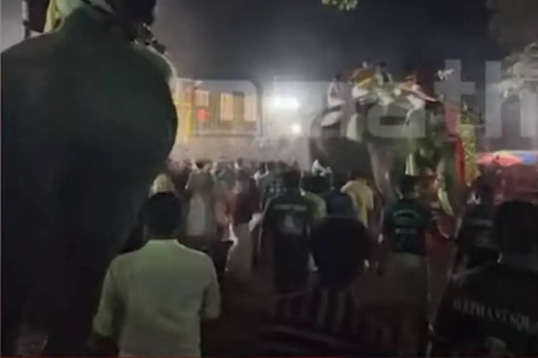 Conflict at the temple. I Photo: Screengrab/ Mathrubhumi News