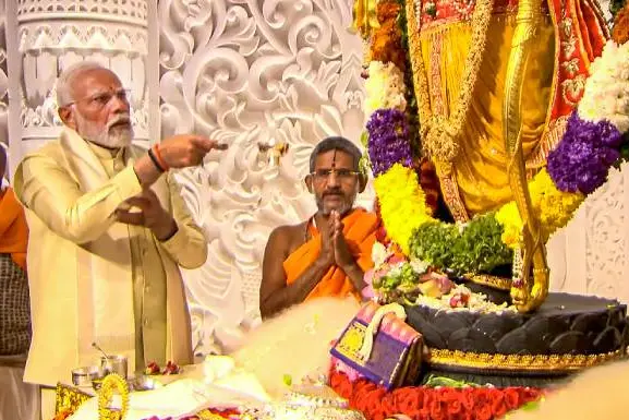What Modi says to Indian Republic from Ayodhya | Vazhipokkan