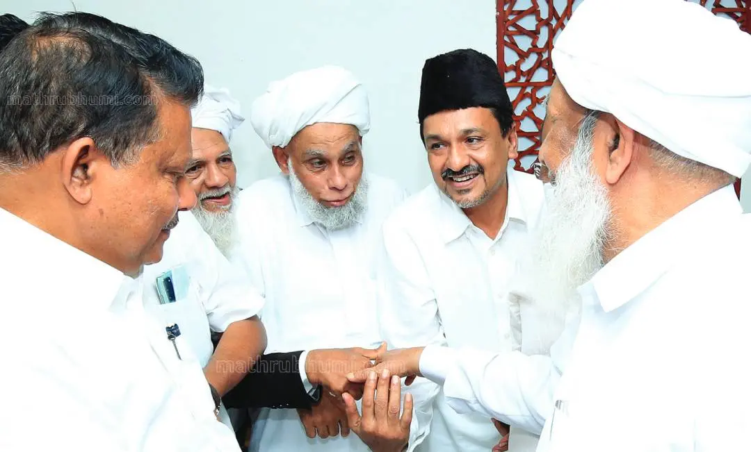 Sunni leaders with Panakkad Panakkad Sadiq Ali Shihab Thangal | Photo: Mathrubhumi