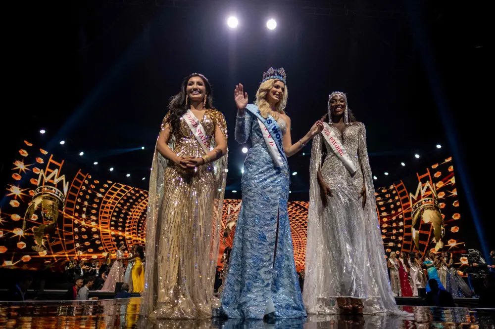 Miss Poland Karolina Bielawska (C) waves after winning the 70th Miss World beauty pageant