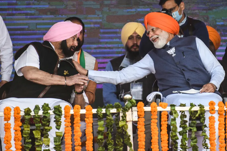 PM Modi enquires about Captain Amarinder Singh's health after spinal surgery