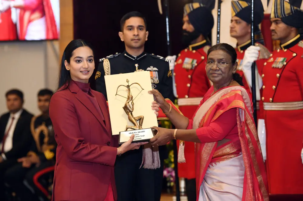 Divyakriti Singh receives Arjuna Award from President Droupadi Murmu | ANI