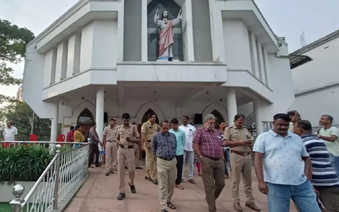 Scenes from the protest at Kakkanad Francis Assisi Church | Photo: Mathrubhumi